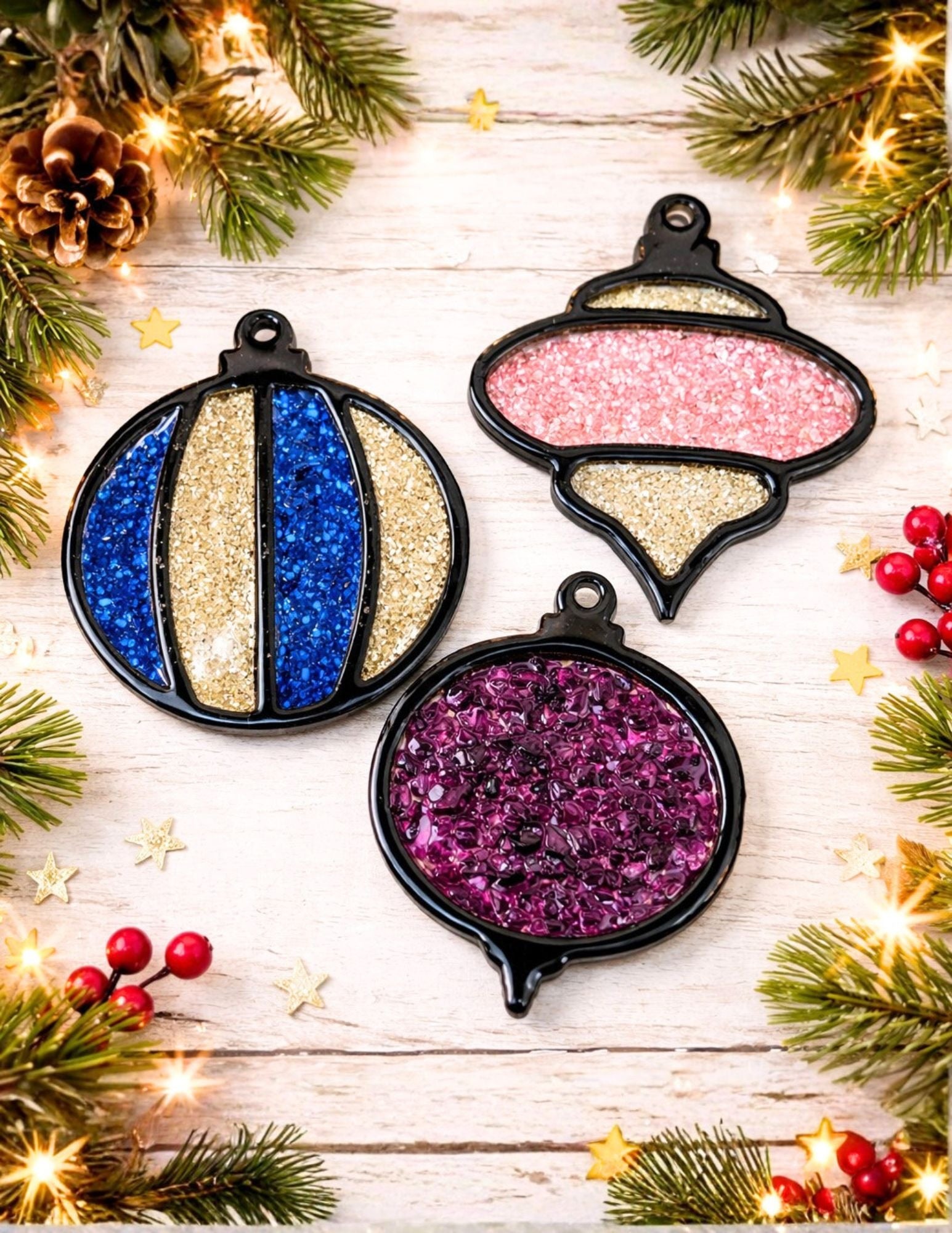 Saunders Set of 3 Crushed Glass Ornaments| Kit | AZ